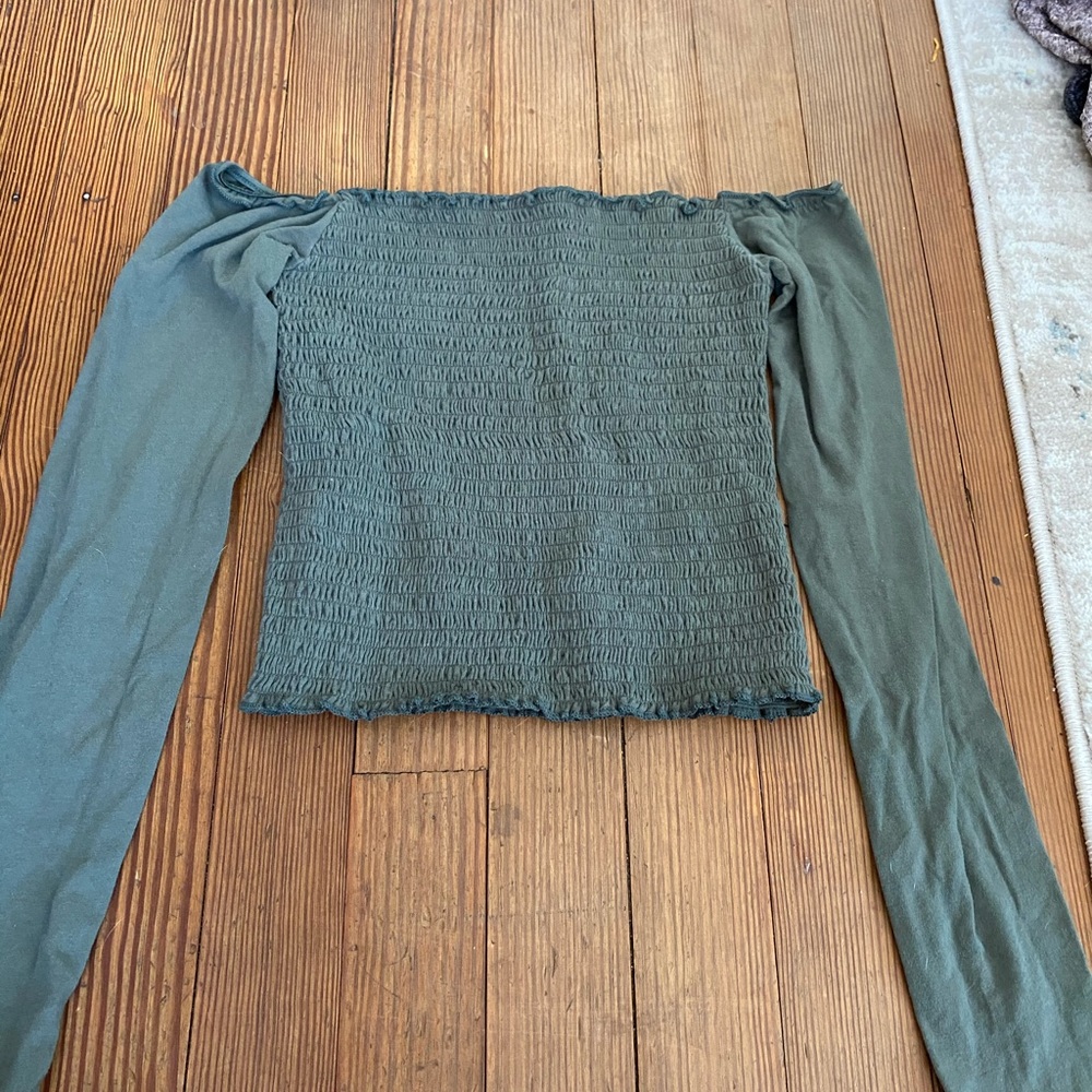 Green long sleeve cropped shirt!